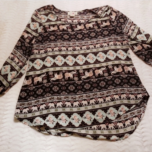 🐘🌹Mandala inspired blouse - Picture 2 of 5